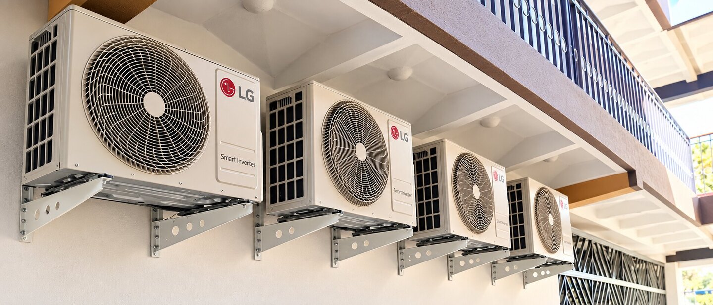 Rooftop air-conditioning equipment serving a commercial building